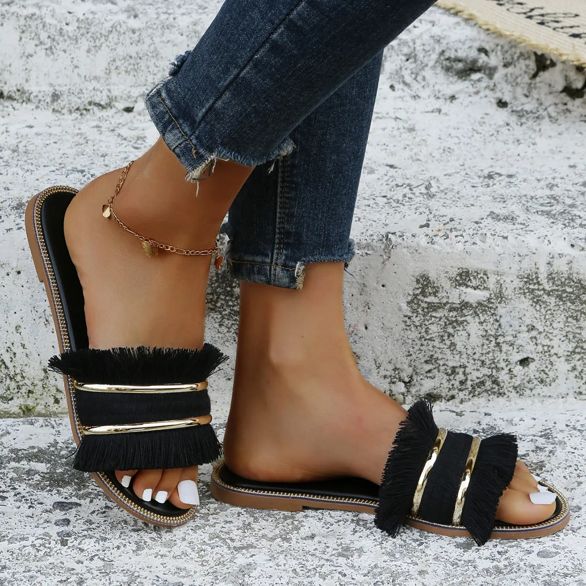 Sohiwoo Women Casual Fluffy Flat Slippers Slip on Slide Sandals